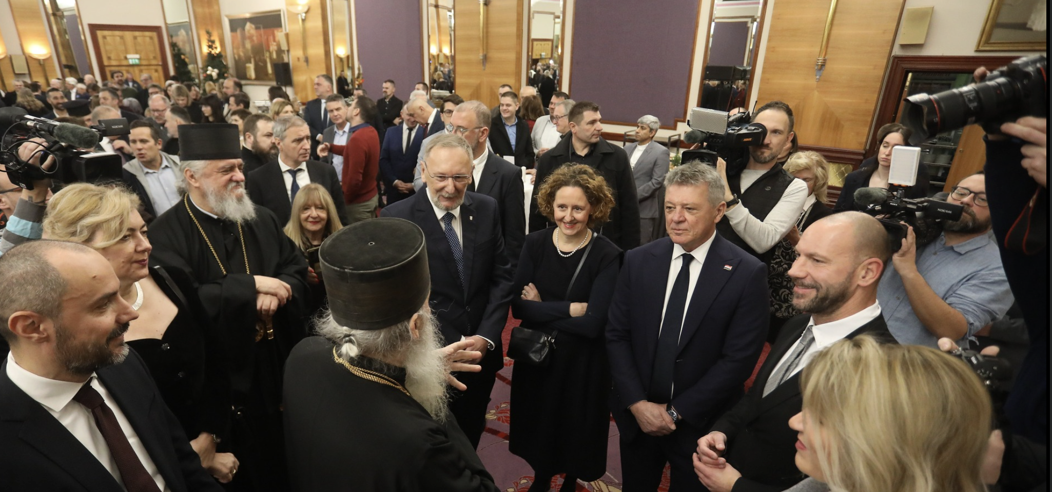 PAD NEDODIRLJIVE KASTE: EUROPSKA ČIZMA KREĆE NA NINU OBULJEN KORŽINEK I OBITELJSKU HOBOTNICU!